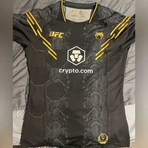 Women’s Large fits tight